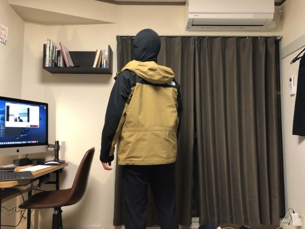 ノースフェイスのロゴ大きい