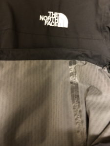 アウトドア用:防水性に優れる